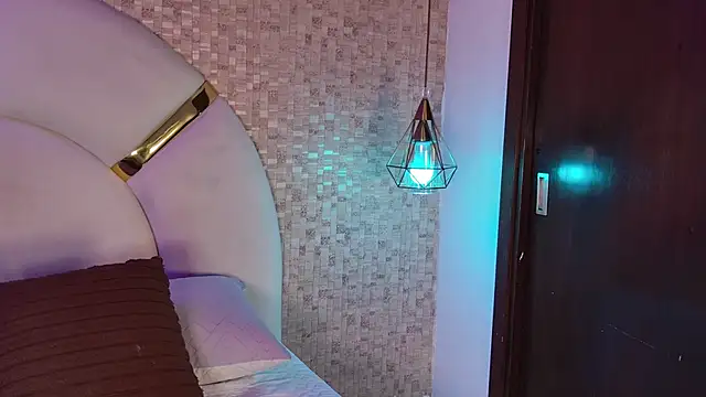 Snapshot of emmy_rose25 chatting on 4, 3, 2026 emmy rose25 online show from 4, 3, 2026