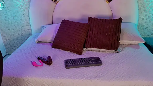 Snapshot of emmy_rose25 chatting on 20, 2, 2026 emmy rose25 online show from 20, 2, 2026