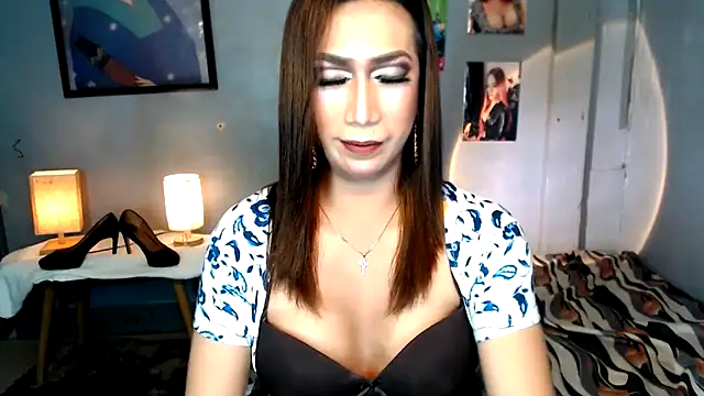 littleredbunny27 online show from 8, 4, 2026