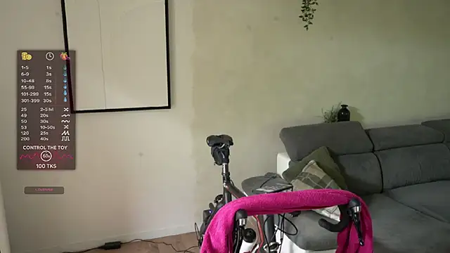 monsieurguitsxxx online show from 4, 4, 2026