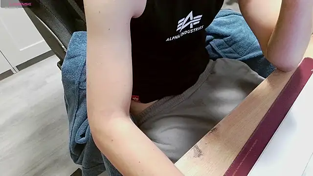 Snapshot of Twilightboyx chatting on 25, 10, 2025 Twilightboyx online show from 25, 10, 2025