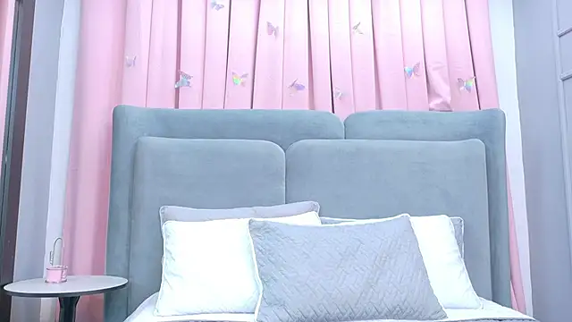 NaughtyHally  online show from 24, 4, 2026