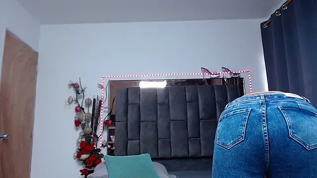 Snapshot of Salmma_Milf chatting on 20, 2, 2026 Salmma Milf online show from 20, 2, 2026