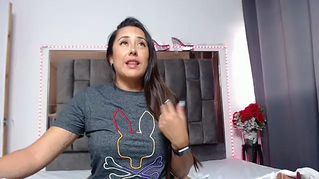 Salmma Milf online show from 4, 5, 2026