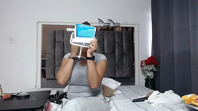 Salmma Milf online show from 1, 4, 2026