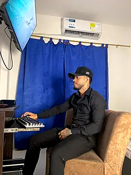 Kylian Alessandro online show from 15, 12, 2025