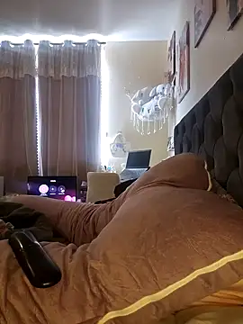 Snapshot of LucyMiax chatting on 21, 10, 2025 LucyMiax online show from 21, 10, 2025