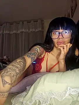 Snapshot of LucyMiax chatting on 6, 11, 2025 LucyMiax online show from 6, 11, 2025