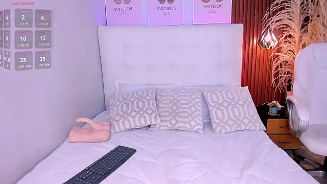 Snapshot of susie_thomsonn chatting on 18, 2, 2026 susie thomsonn online show from 18, 2, 2026