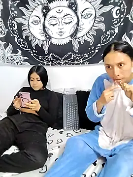 abby n emily online show from 29, 4, 2026