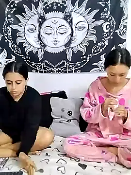 abby n emily online show from 22, 4, 2026