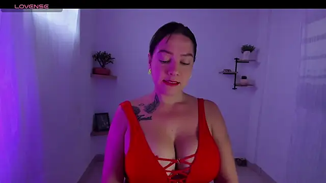 Snapshot of Saraarouusee chatting on 18, 11, 2025 Saraarouusee online show from 18, 11, 2025