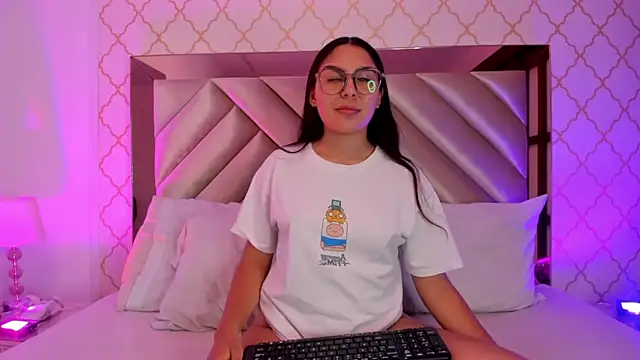 Snapshot of Lexy-Sweet1 chatting on 16, 10, 2025 Lexy-Sweet1 online show from 16, 10, 2025