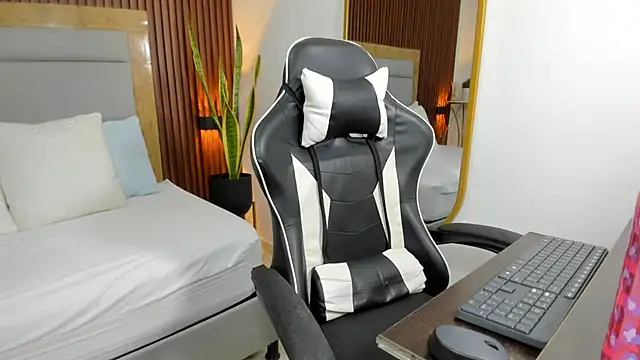 Snapshot of briana_titsworth chatting on 28, 11, 2025 briana titsworth online show from 28, 11, 2025