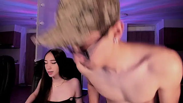 Mikeyvioleta  online show from 13, 12, 2025