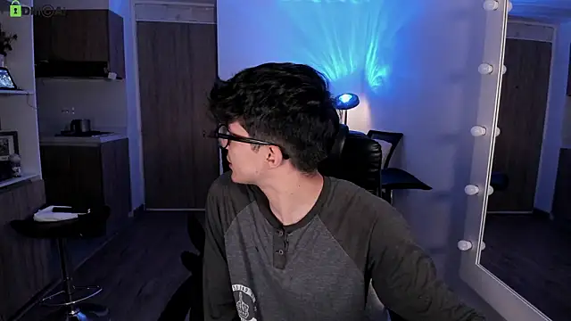 Snapshot of Mikeyvioleta_ chatting on 17, 2, 2026 Mikeyvioleta online show from 17, 2, 2026