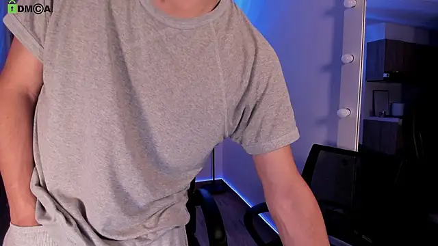 Snapshot of Mikeyvioleta_ chatting on 4, 3, 2026 Mikeyvioleta online show from 4, 3, 2026