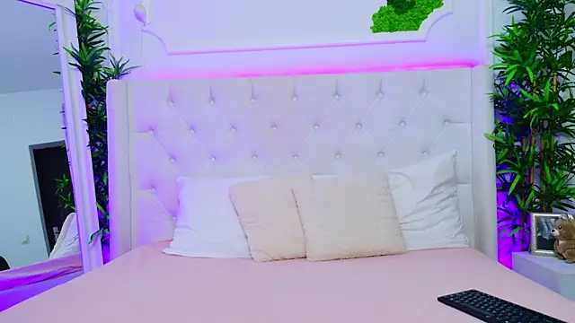 AriannaSins online show from 5, 12, 2025