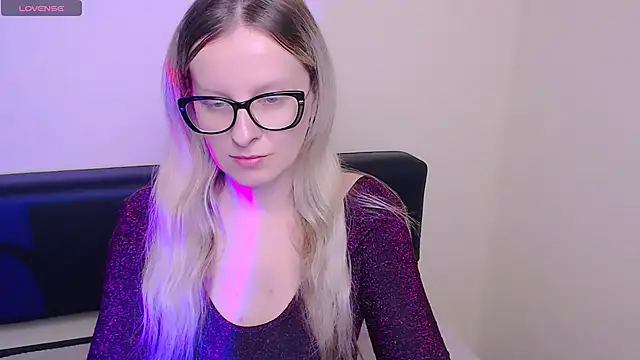 AllaLeomz online show from 15, 10, 2025