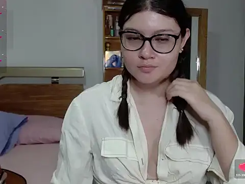 18 girl online show from 1, 11, 2025