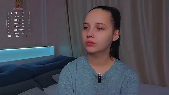 NadiaGnegy online show from 3, 11, 2025