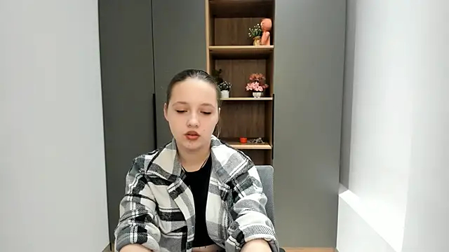 NadiaGnegy online show from 19, 10, 2025