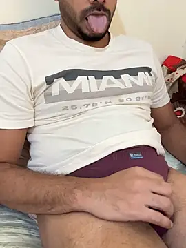 Handsome8677 online show from 31, 3, 2026