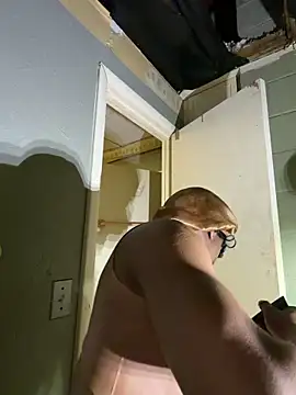 sissy diorcd online show from 23, 3, 2026