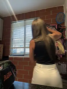 Snapshot of valentina_herrrera chatting on 31, 10, 2025 valentina herrrera online show from 31, 10, 2025