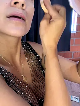 Snapshot of valentina_herrrera chatting on 16, 11, 2025 valentina herrrera online show from 16, 11, 2025