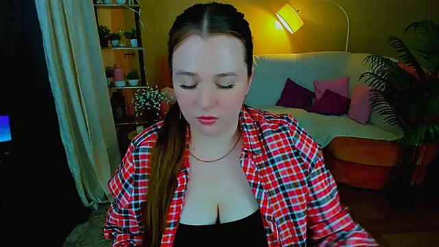 Moonvelle online show from 10, 11, 2025