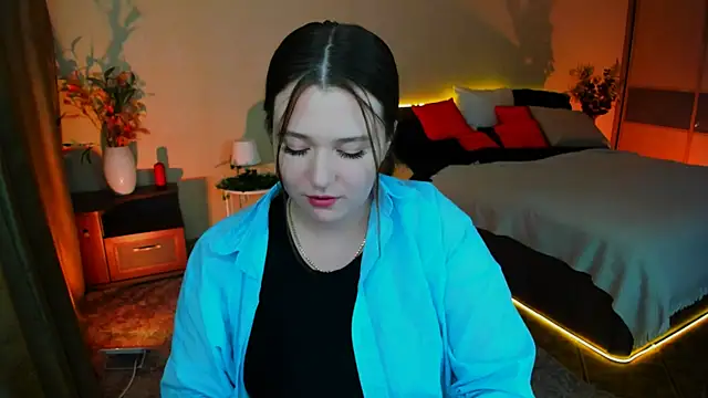 Moonvelle online show from 5, 11, 2025