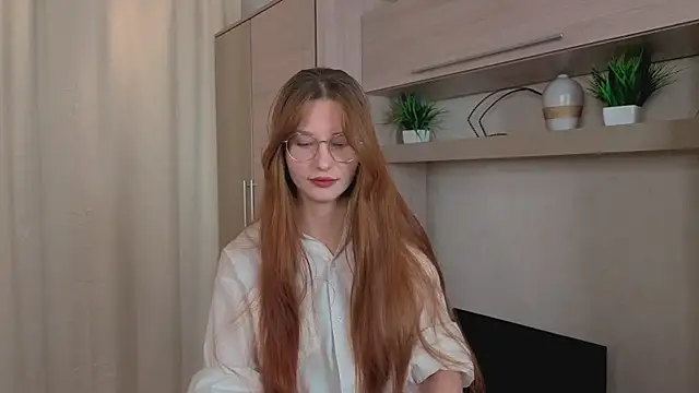 RachelColli online show from 15, 11, 2025