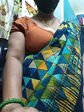 Snapshot of hot-telugu-queen chatting on 18, 11, 2025 hot-telugu-queen online show from 18, 11, 2025