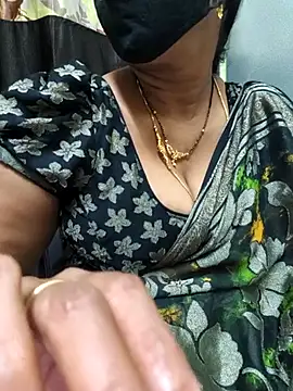 Snapshot of hot-telugu-queen chatting on 17, 11, 2025 hot-telugu-queen online show from 17, 11, 2025