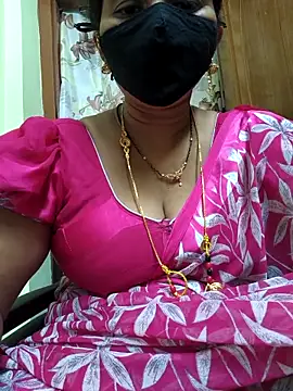 Snapshot of hot-telugu-queen chatting on 7, 11, 2025 hot-telugu-queen online show from 7, 11, 2025