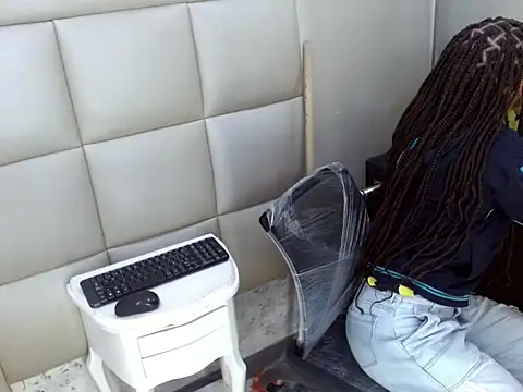 WinnyBarness online show from 6, 11, 2025