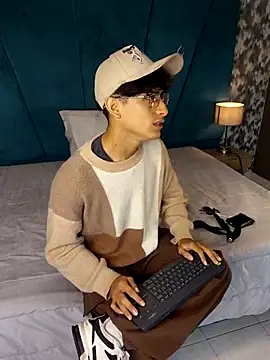 Aaron Eze online show from 17, 4, 2026