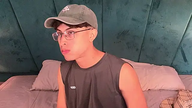 Aaron Eze online show from 5, 4, 2026