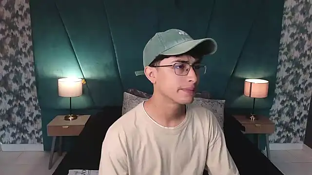 Snapshot of Aaron_Eze chatting on 12, 6, 2026 Aaron Eze online show from 12, 6, 2026