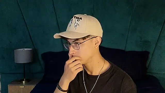 Aaron Eze online show from 3, 12, 2025