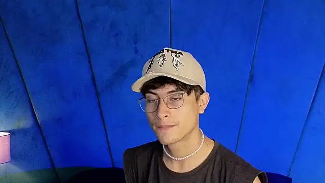 Aaron Eze online show from 28, 10, 2025