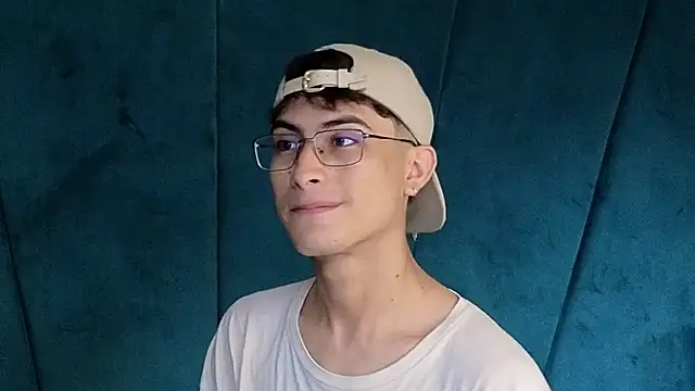 Aaron Eze online show from 8, 11, 2025