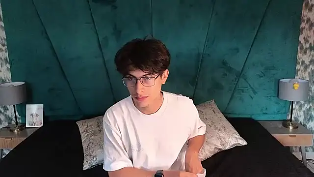 Snapshot of Aaron_Eze chatting on 9, 5, 2026 Aaron Eze online show from 9, 5, 2026