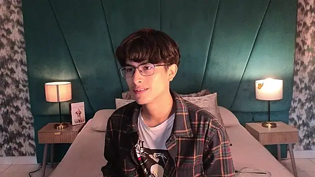 Snapshot of Aaron_Eze chatting on 15, 5, 2026 Aaron Eze online show from 15, 5, 2026