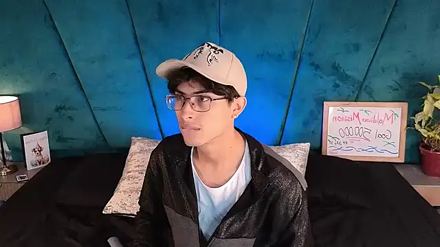 Snapshot of Aaron_Eze chatting on 11, 5, 2026 Aaron Eze online show from 11, 5, 2026