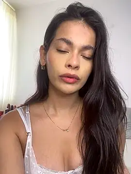 Esmeraldalcl online show from 11, 11, 2025