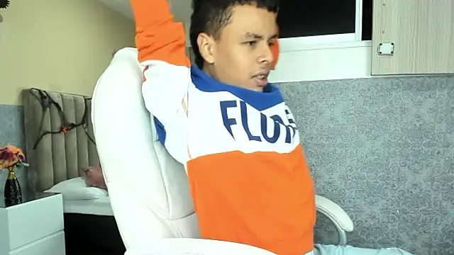 Xavier Fox    online show from 23, 10, 2025