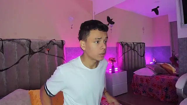 Xavier Fox    online show from 18, 10, 2025