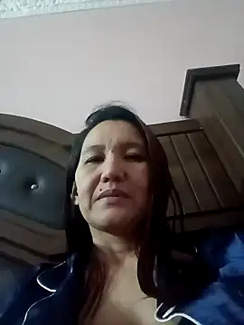 Bigtitsass81 online show from 13, 11, 2025